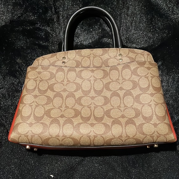 Coach New York - Picture 2 of 5